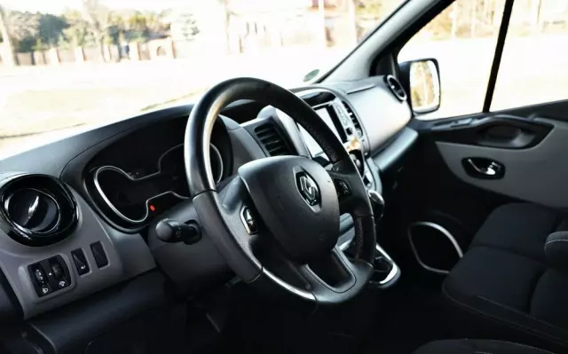 RENAULT Trafic 