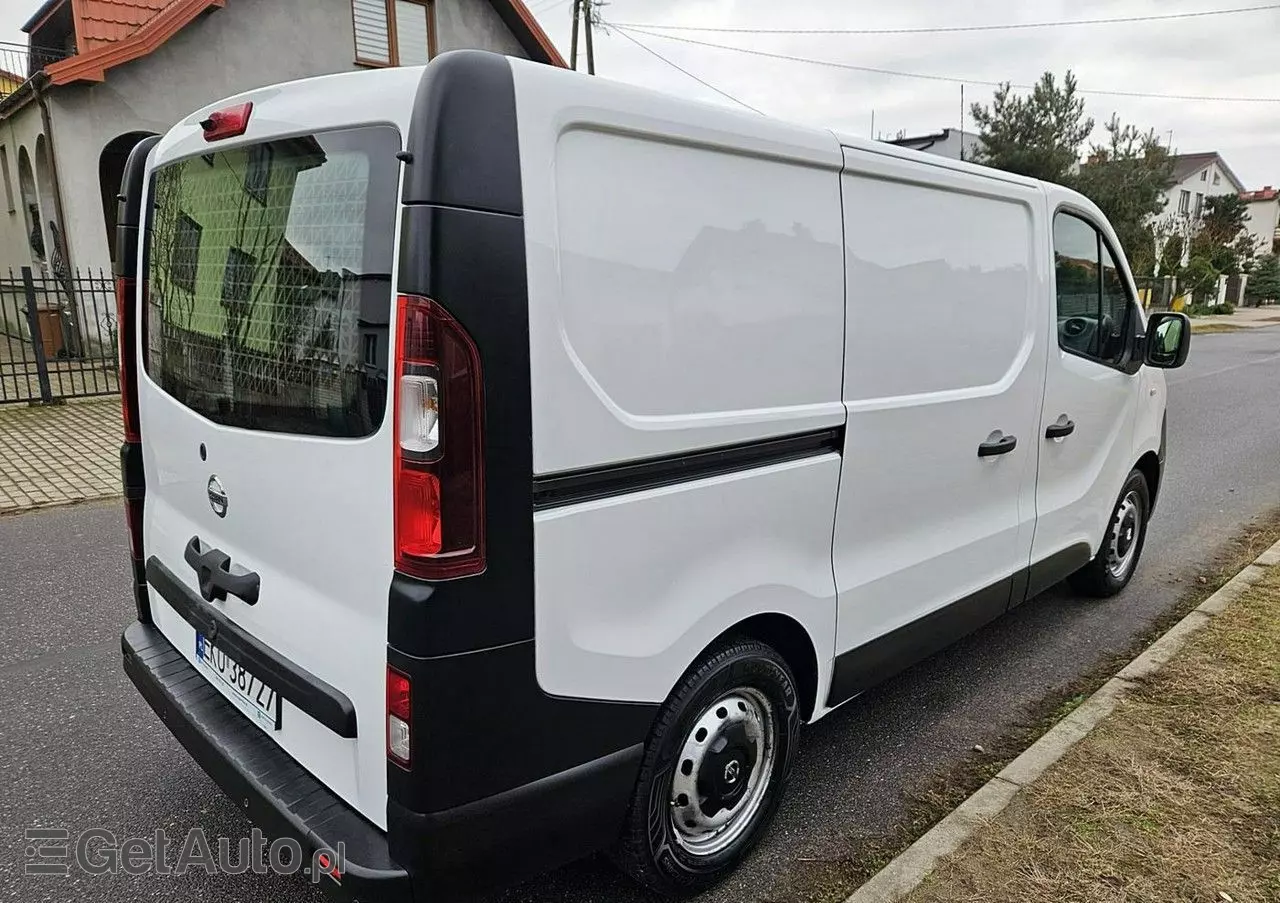 NISSAN NV300 