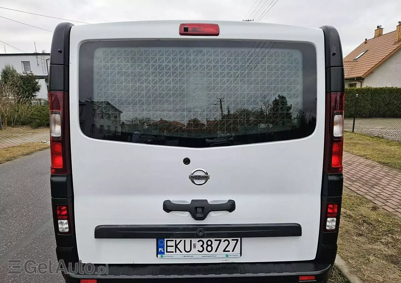 NISSAN NV300 