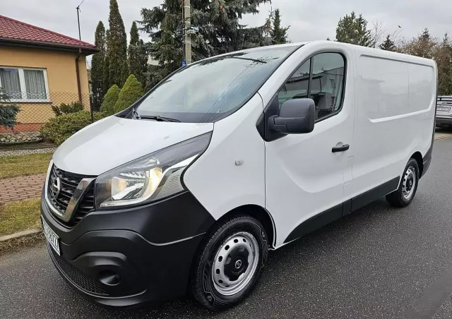 NISSAN NV300 