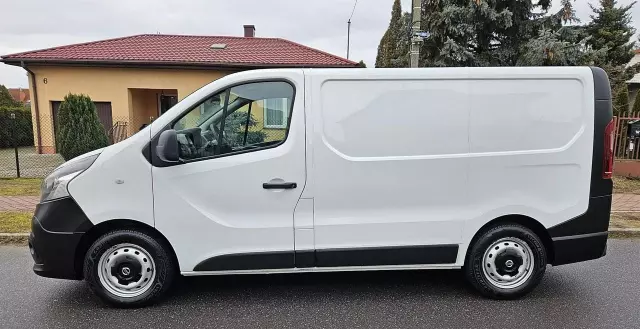 NISSAN NV300 