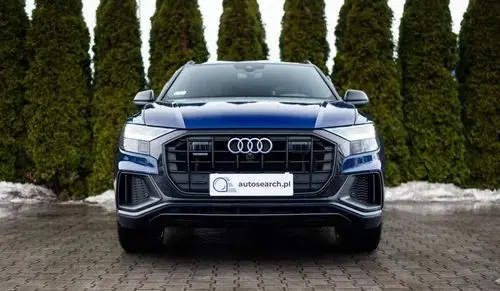 AUDI Q8 