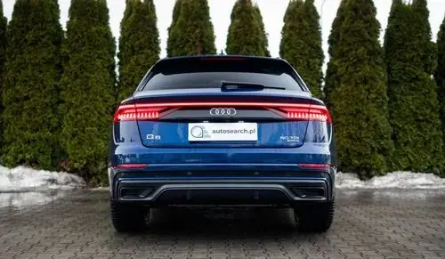 AUDI Q8 