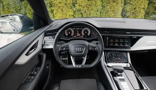 AUDI Q8 