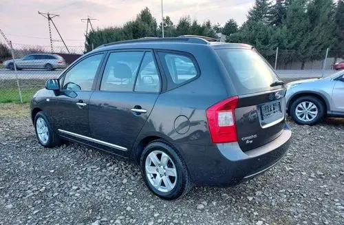 KIA Carens 