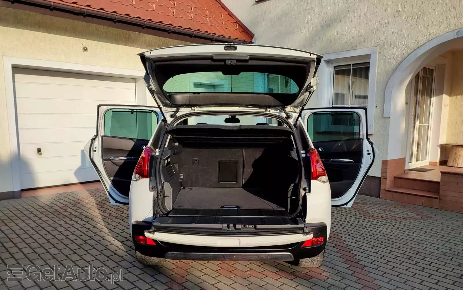 PEUGEOT 3008 1.6 HDi Premium