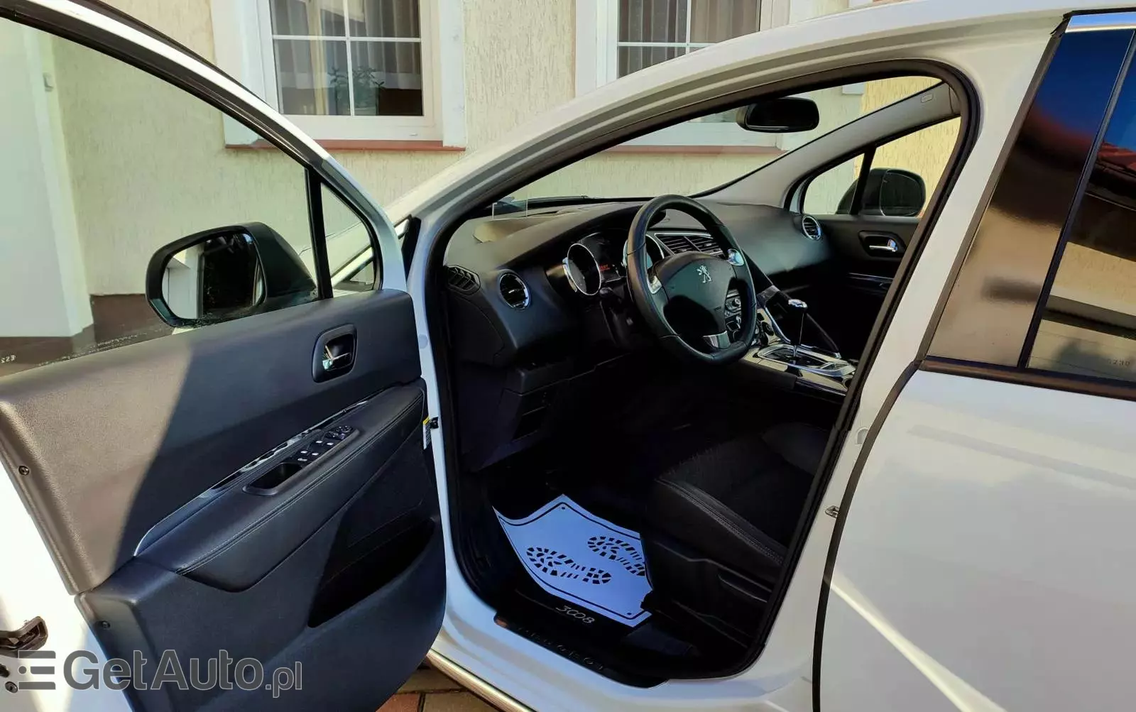 PEUGEOT 3008 1.6 HDi Premium