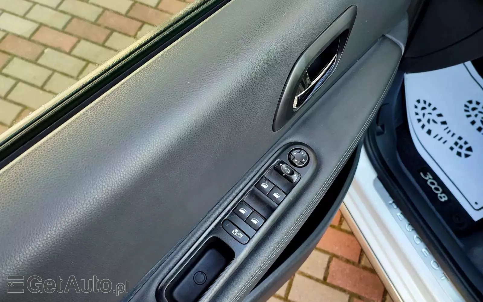 PEUGEOT 3008 1.6 HDi Premium