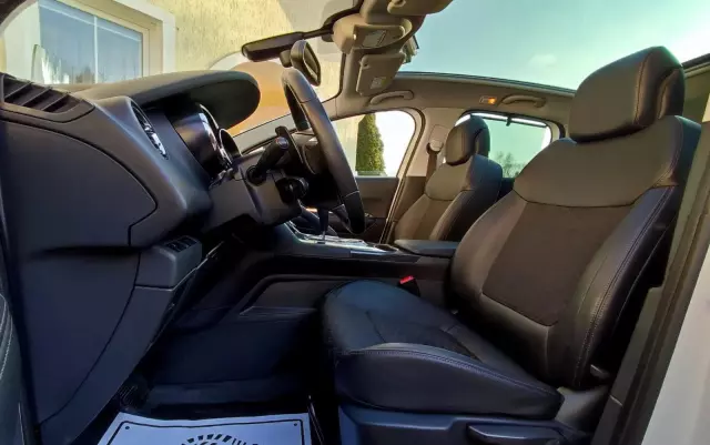 PEUGEOT 3008 1.6 HDi Premium