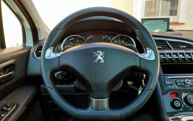 PEUGEOT 3008 1.6 HDi Premium