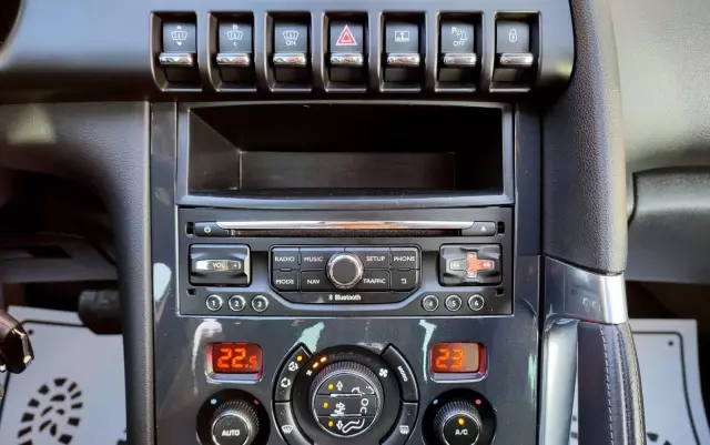 PEUGEOT 3008 1.6 HDi Premium