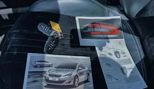 PEUGEOT 308 