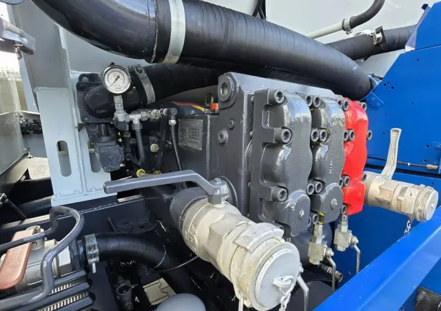 RENAULT WUKO RIVARD  RECYTLING do zbierania odpadów płynnych 