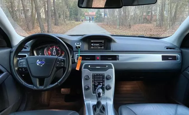 VOLVO V70 