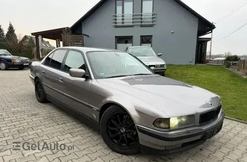 BMW 728 