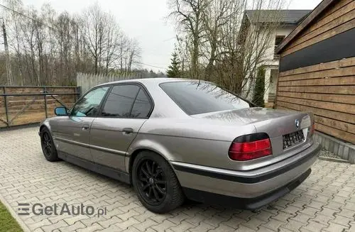 BMW 728 