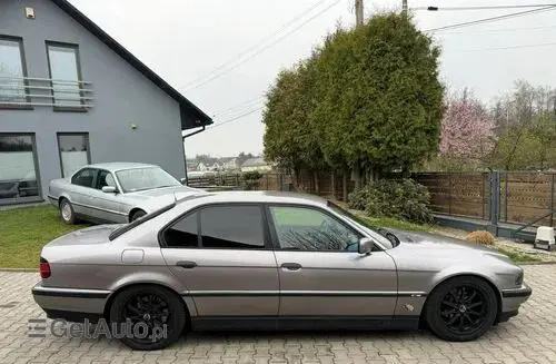 BMW 728 