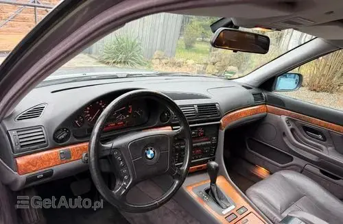 BMW 728 