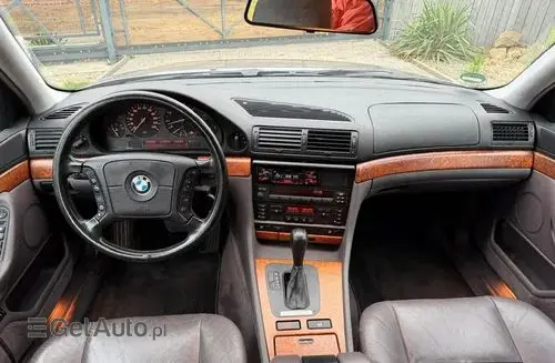 BMW 728 