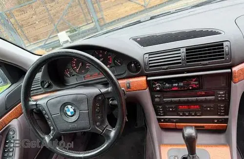 BMW 728 