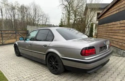 BMW 728 