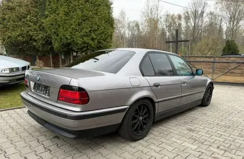 BMW 728 