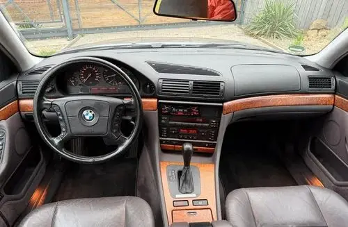 BMW 728 