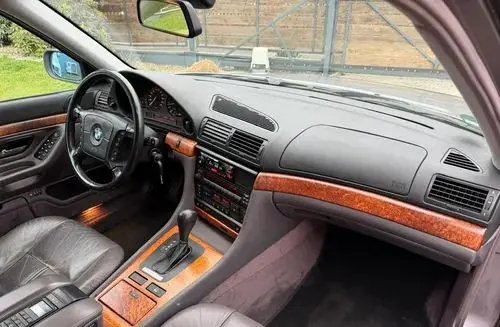 BMW 728 