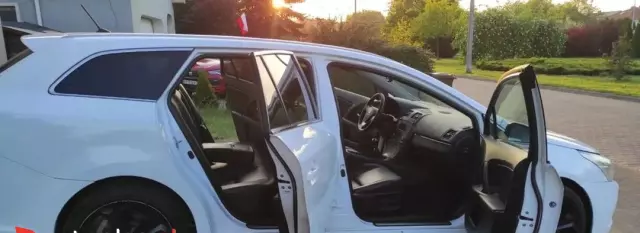 TOYOTA Avensis 