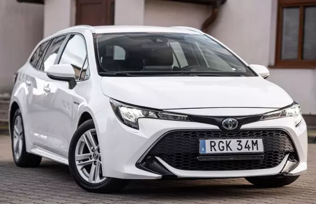 TOYOTA Corolla 1.8 Hybrid Touring Sports
