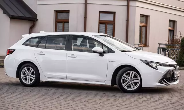 TOYOTA Corolla 1.8 Hybrid Touring Sports