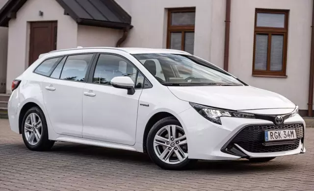 TOYOTA Corolla 1.8 Hybrid Touring Sports