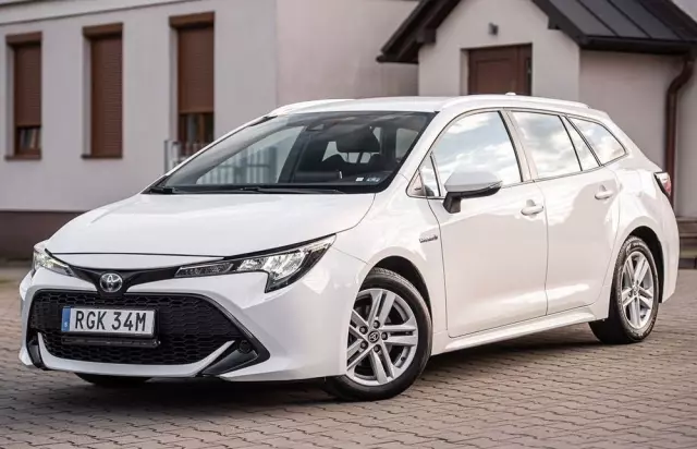 TOYOTA Corolla 1.8 Hybrid Touring Sports