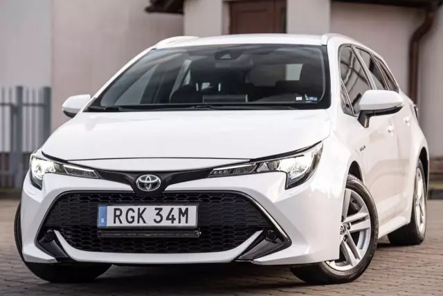 TOYOTA Corolla 1.8 Hybrid Touring Sports