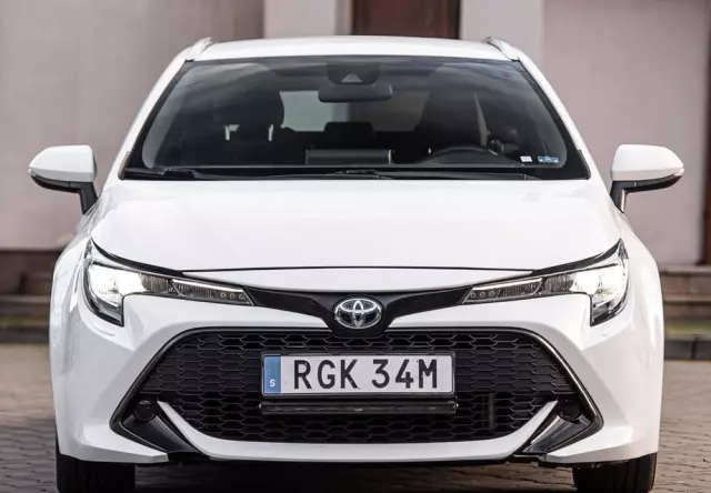 TOYOTA Corolla 1.8 Hybrid Touring Sports