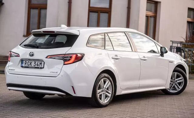 TOYOTA Corolla 1.8 Hybrid Touring Sports