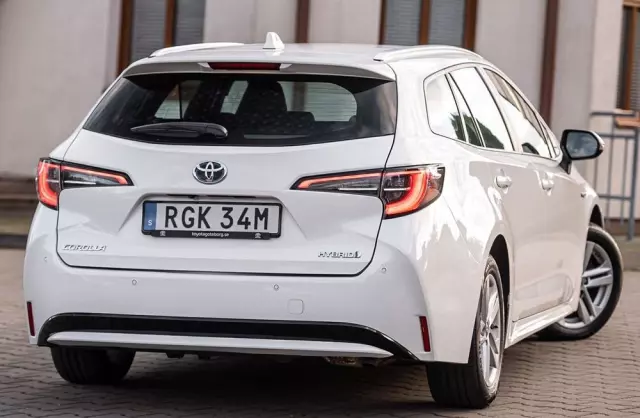 TOYOTA Corolla 1.8 Hybrid Touring Sports