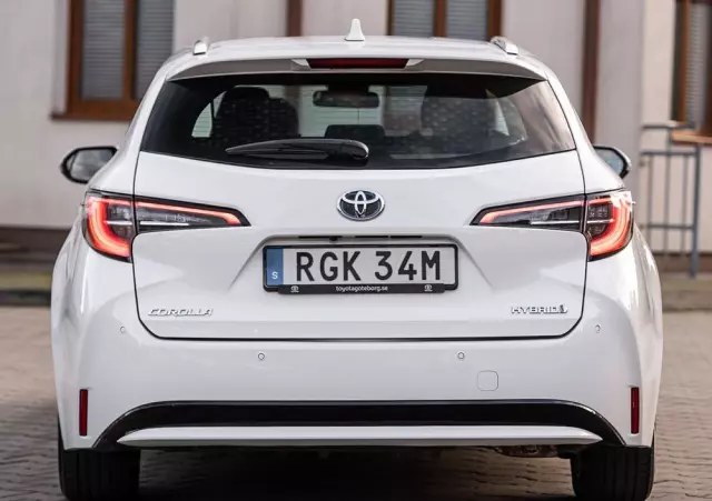 TOYOTA Corolla 1.8 Hybrid Touring Sports