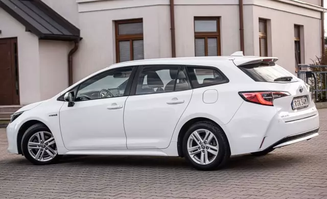 TOYOTA Corolla 1.8 Hybrid Touring Sports