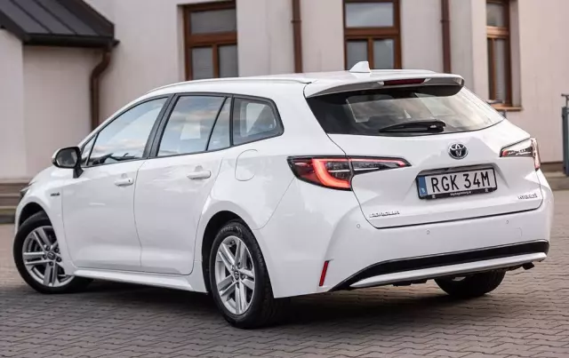 TOYOTA Corolla 1.8 Hybrid Touring Sports