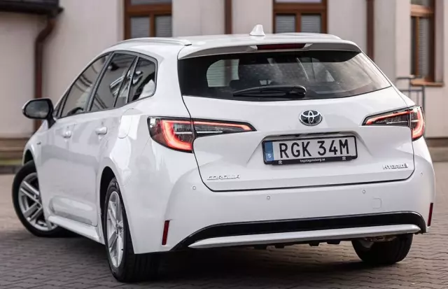 TOYOTA Corolla 1.8 Hybrid Touring Sports
