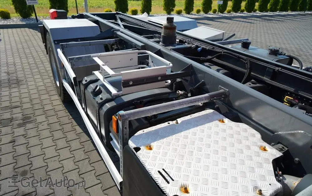 SCANIA P 280 / 4X2 / SIŁOWNIK DO WYWROTU / + HDS HMF 635 / UDŹWIG 1 500 KG / MAX WYSÓW 7 M / STEROWANIE RADIOWE / EURO 6 