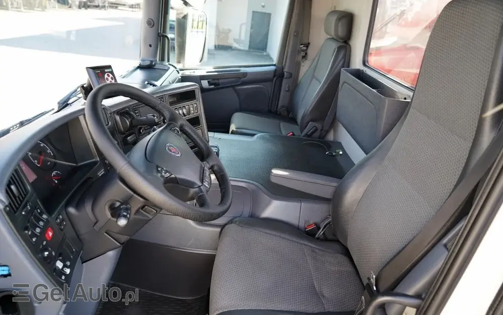 SCANIA P 280 / 4X2 / SIŁOWNIK DO WYWROTU / + HDS HMF 635 / UDŹWIG 1 500 KG / MAX WYSÓW 7 M / STEROWANIE RADIOWE / EURO 6 