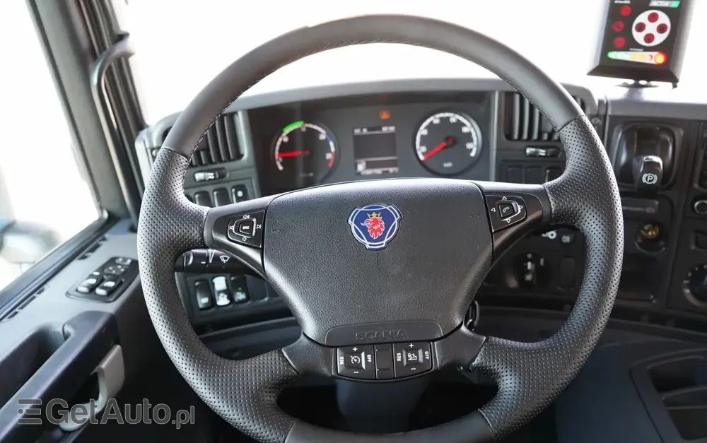 SCANIA P 280 / 4X2 / SIŁOWNIK DO WYWROTU / + HDS HMF 635 / UDŹWIG 1 500 KG / MAX WYSÓW 7 M / STEROWANIE RADIOWE / EURO 6 