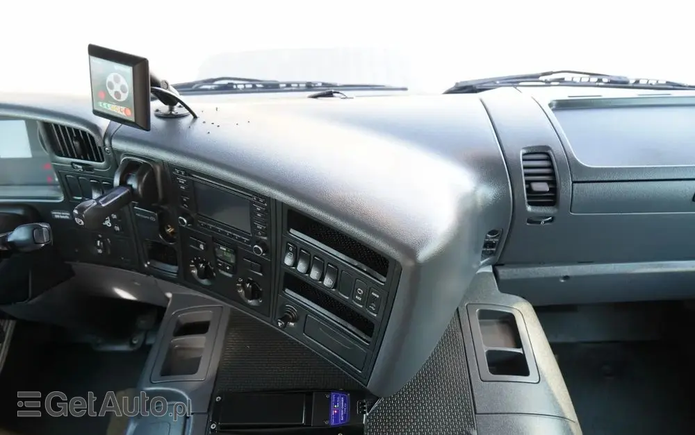 SCANIA P 280 / 4X2 / SIŁOWNIK DO WYWROTU / + HDS HMF 635 / UDŹWIG 1 500 KG / MAX WYSÓW 7 M / STEROWANIE RADIOWE / EURO 6 