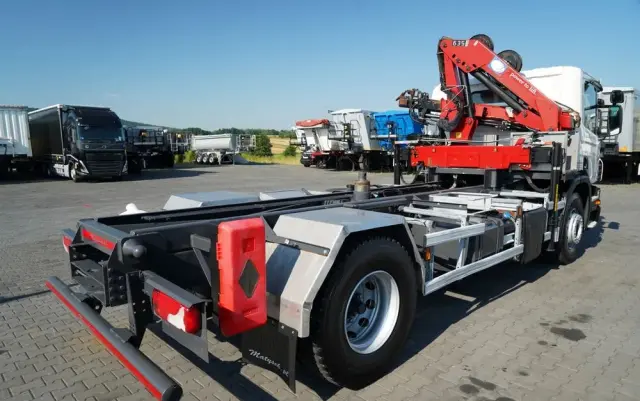 SCANIA P 280 / 4X2 / SIŁOWNIK DO WYWROTU / + HDS HMF 635 / UDŹWIG 1 500 KG / MAX WYSÓW 7 M / STEROWANIE RADIOWE / EURO 6 