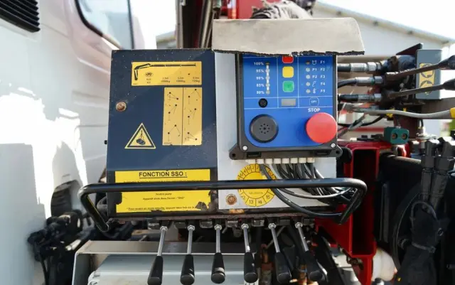 SCANIA P 280 / 4X2 / SIŁOWNIK DO WYWROTU / + HDS HMF 635 / UDŹWIG 1 500 KG / MAX WYSÓW 7 M / STEROWANIE RADIOWE / EURO 6 