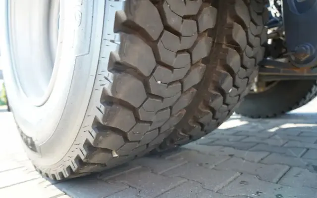 SCANIA P 280 / 4X2 / SIŁOWNIK DO WYWROTU / + HDS HMF 635 / UDŹWIG 1 500 KG / MAX WYSÓW 7 M / STEROWANIE RADIOWE / EURO 6 