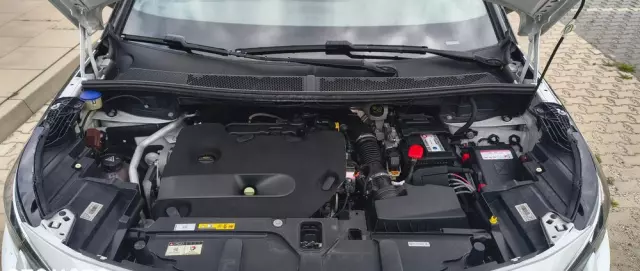 PEUGEOT 5008 BlueHDI 180 EAT8 GT