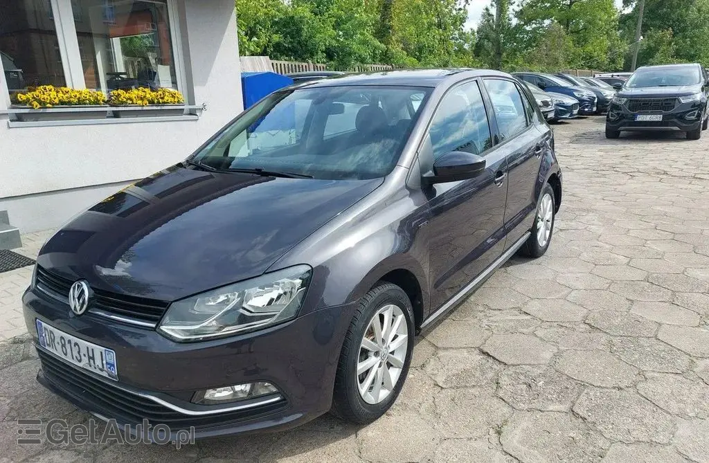VOLKSWAGEN Polo 